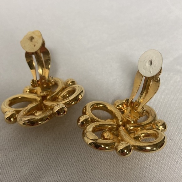 Edwin Pearl Goldtone Clip-On Earrings - Picture 6 of 7